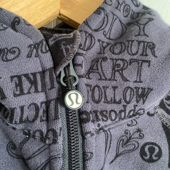 Lululemon Scuba hoodie size 4 manifesto print   zip up hoodie Sweatshirt - Picture 2 of 10